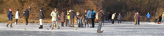 Eisstockschiessen auf dem Ostparksee (Foto. MartiN Schmitz)